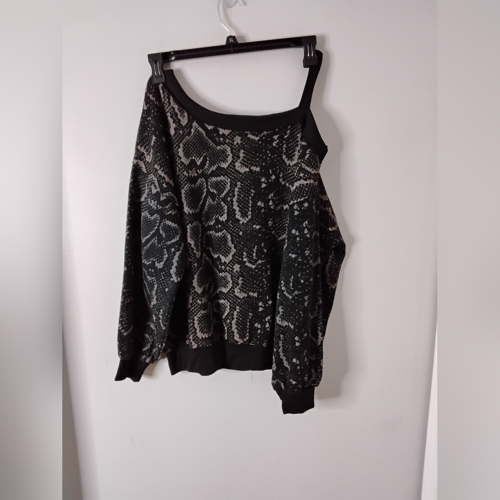 Stylish Black and Gray Women's Sweater